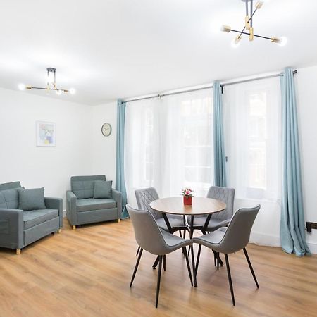 City Centre One Bedroom Apartment Next To Station, Newly Renovated London Kültér fotó