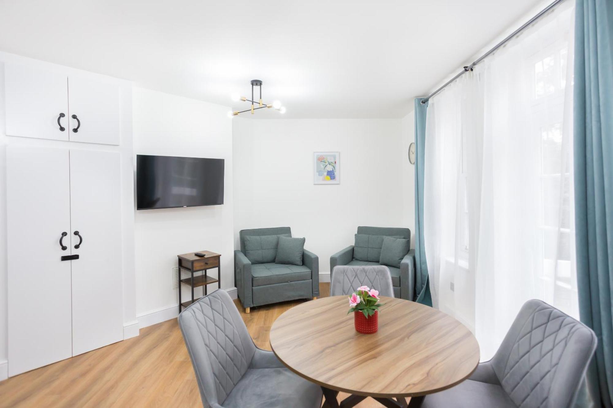 City Centre One Bedroom Apartment Next To Station, Newly Renovated London Kültér fotó
