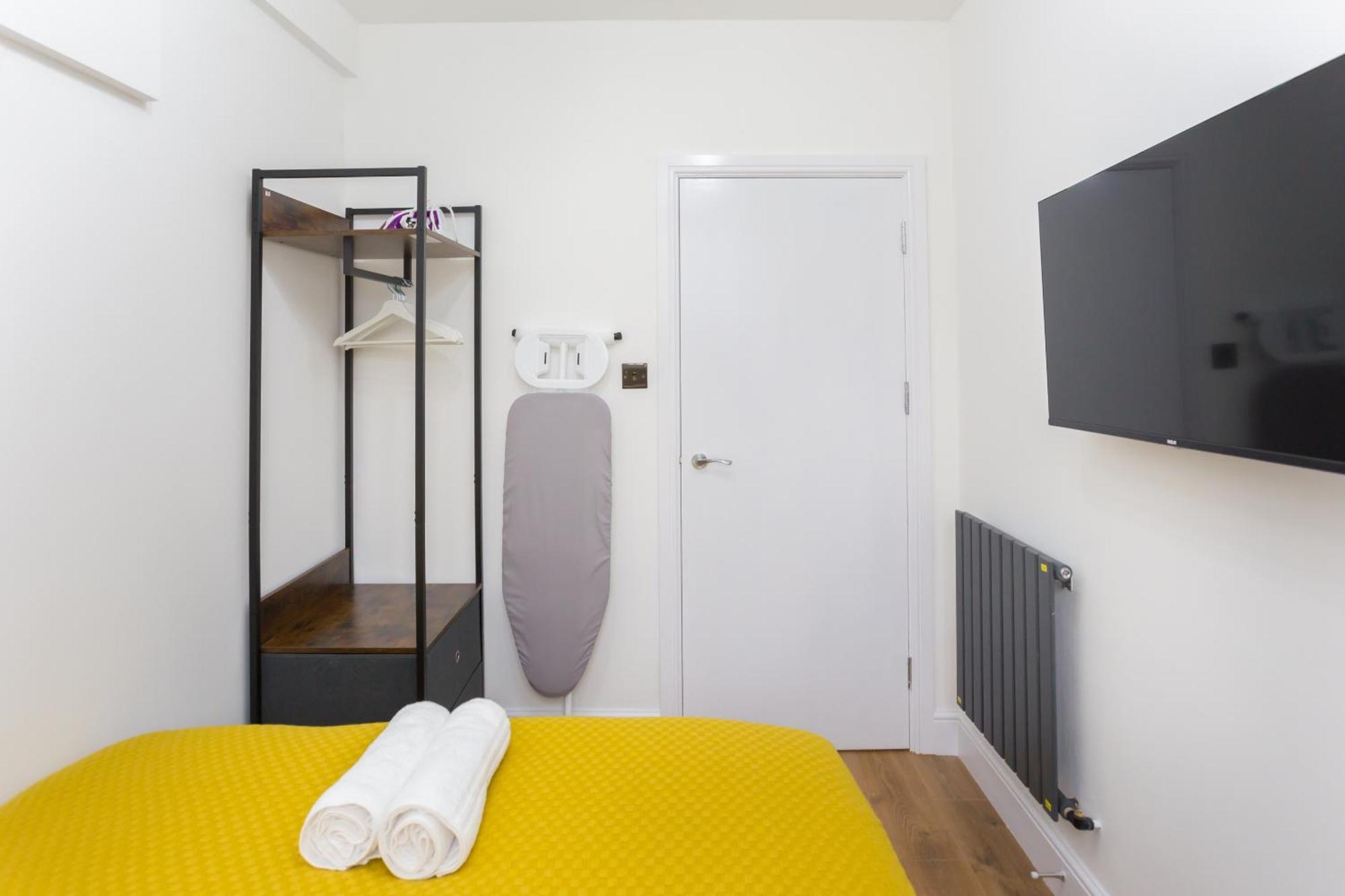 City Centre One Bedroom Apartment Next To Station, Newly Renovated London Kültér fotó