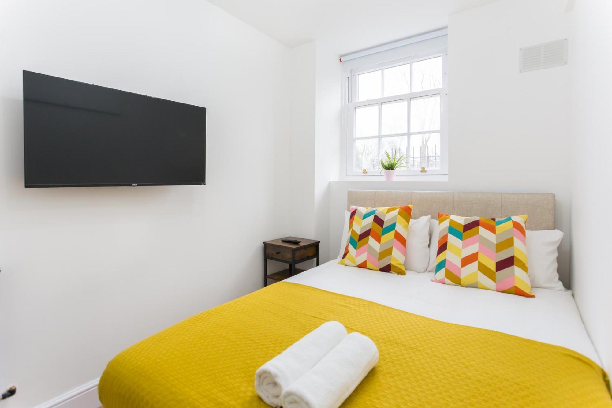 City Centre One Bedroom Apartment Next To Station, Newly Renovated London Kültér fotó