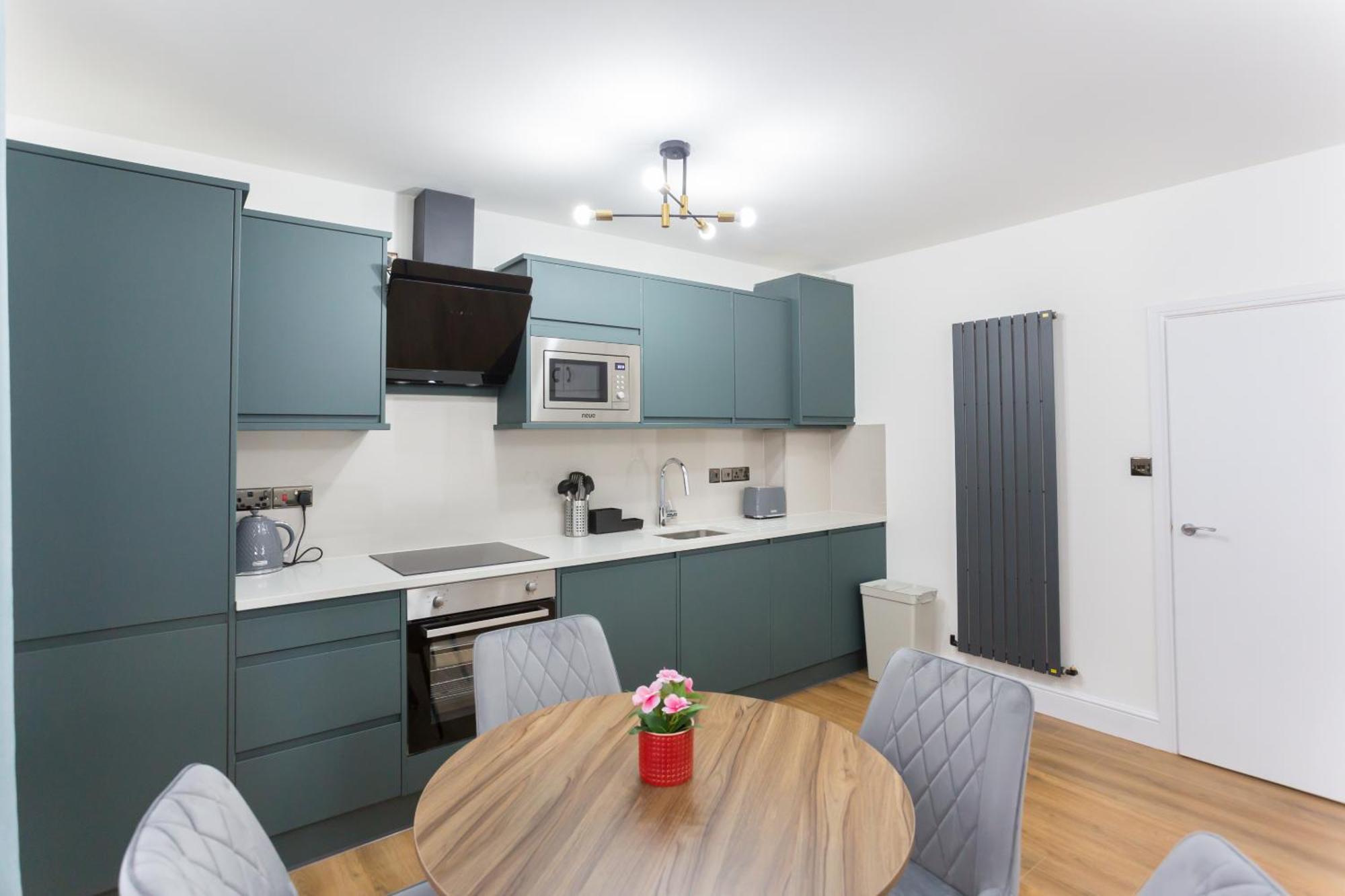 City Centre One Bedroom Apartment Next To Station, Newly Renovated London Kültér fotó