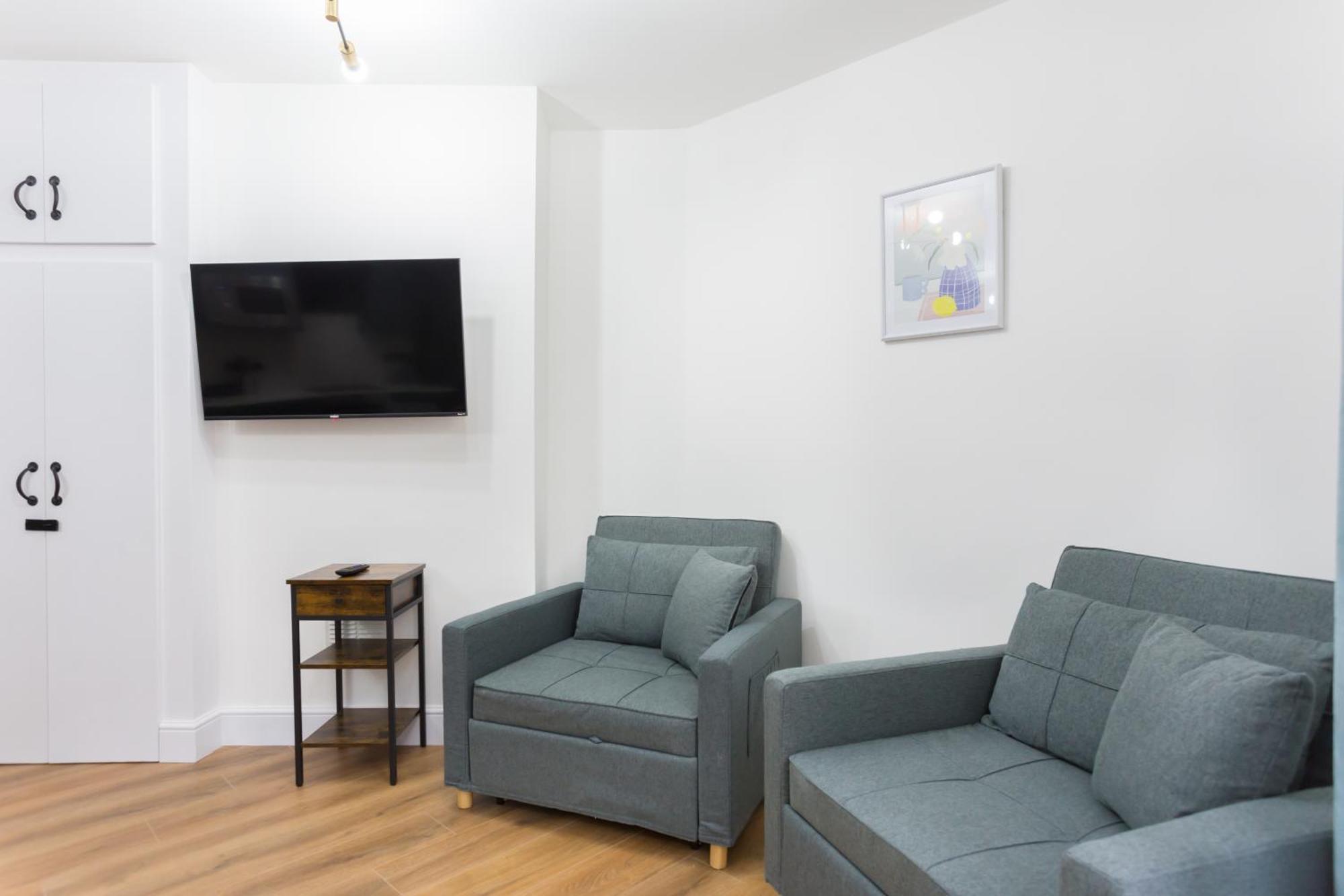 City Centre One Bedroom Apartment Next To Station, Newly Renovated London Kültér fotó