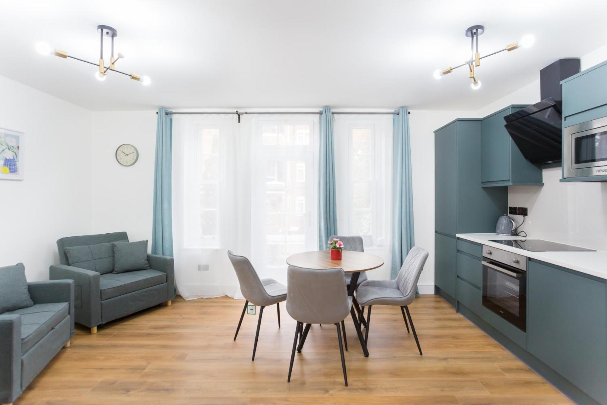 City Centre One Bedroom Apartment Next To Station, Newly Renovated London Kültér fotó