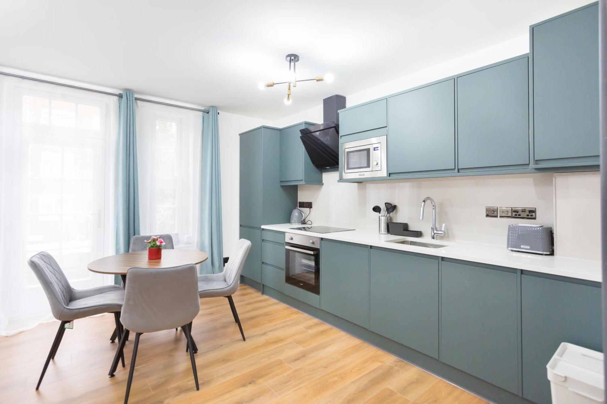 City Centre One Bedroom Apartment Next To Station, Newly Renovated London Kültér fotó