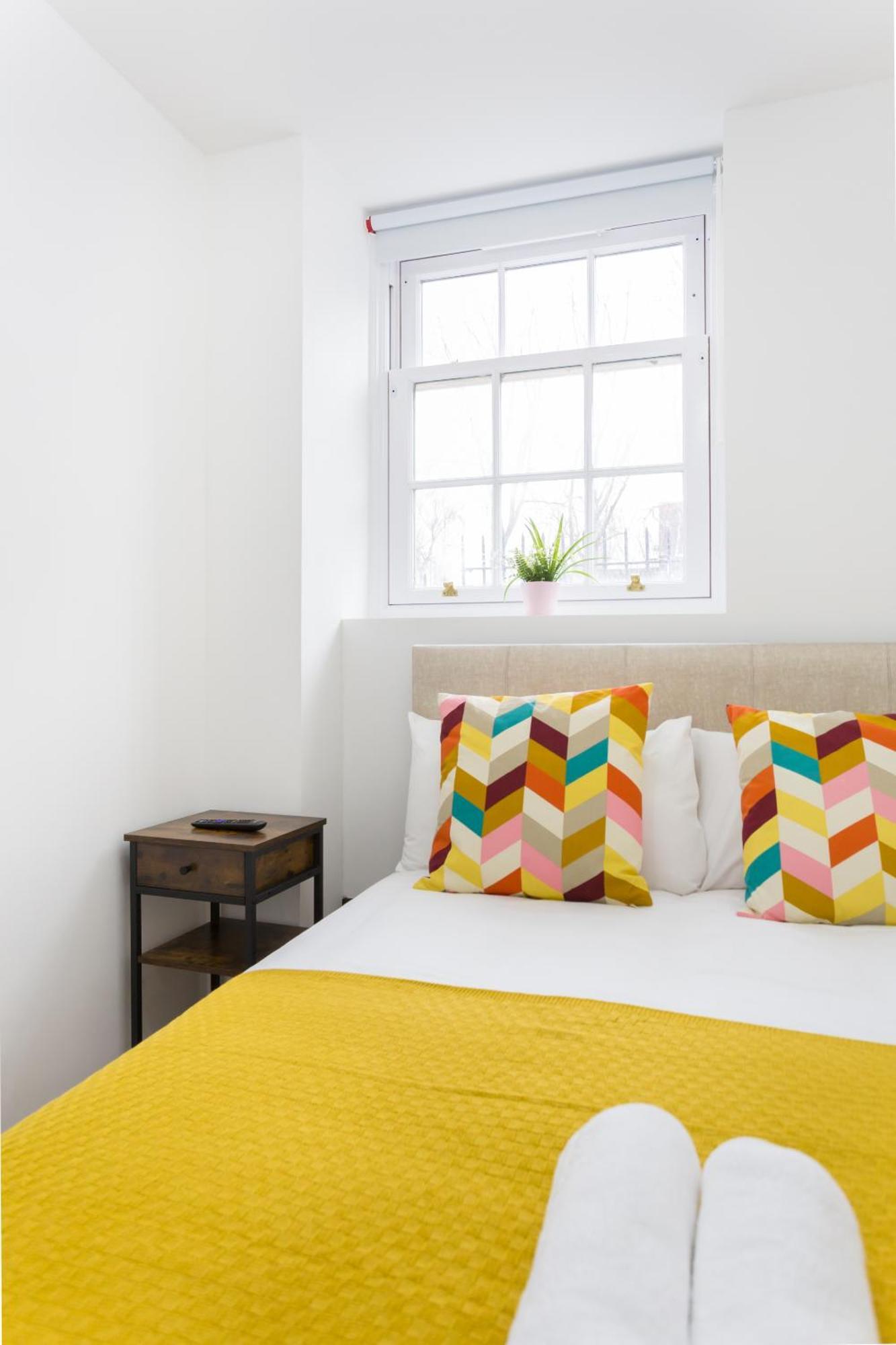 City Centre One Bedroom Apartment Next To Station, Newly Renovated London Kültér fotó